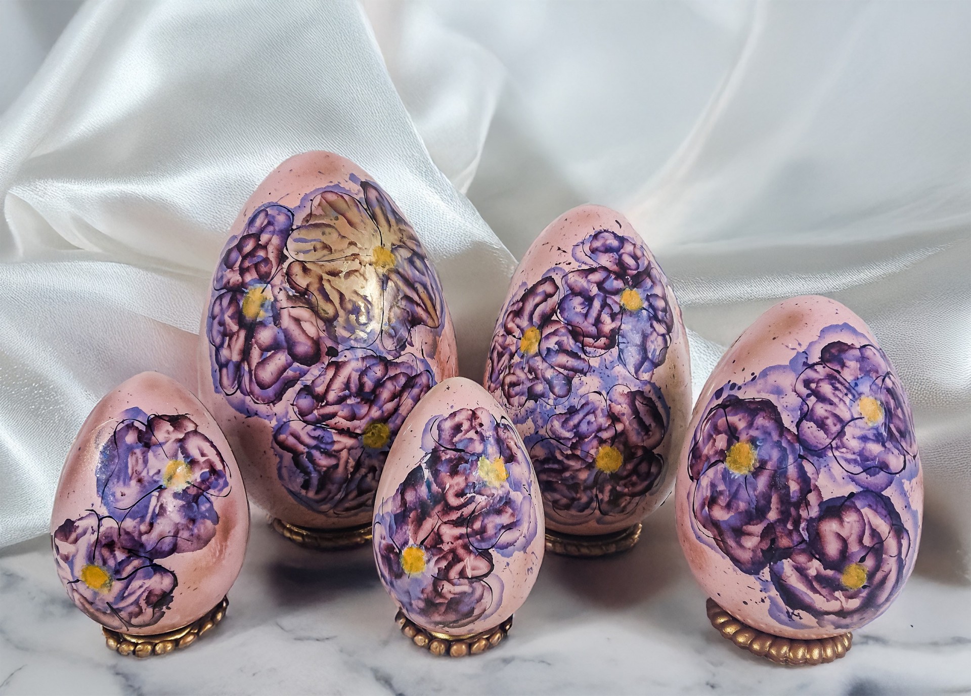 gli-speziali-di-cologna-veneta-uova-cioccolato-artigianali-con-sorpresa-pasqua-2025-violet.jpg